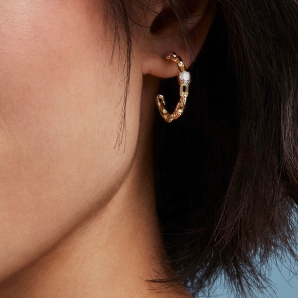 Kendra Scott Lexi Gold Small Hoop Earrings in White CZ - Picture 2 of 5